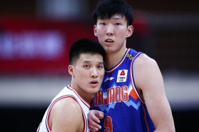 凯发体育官网 -转会期欧超杯焦点战，深圳男篮强势反弹，媒体盛赞，控场能力受关注(欧超杯只有一场吗)