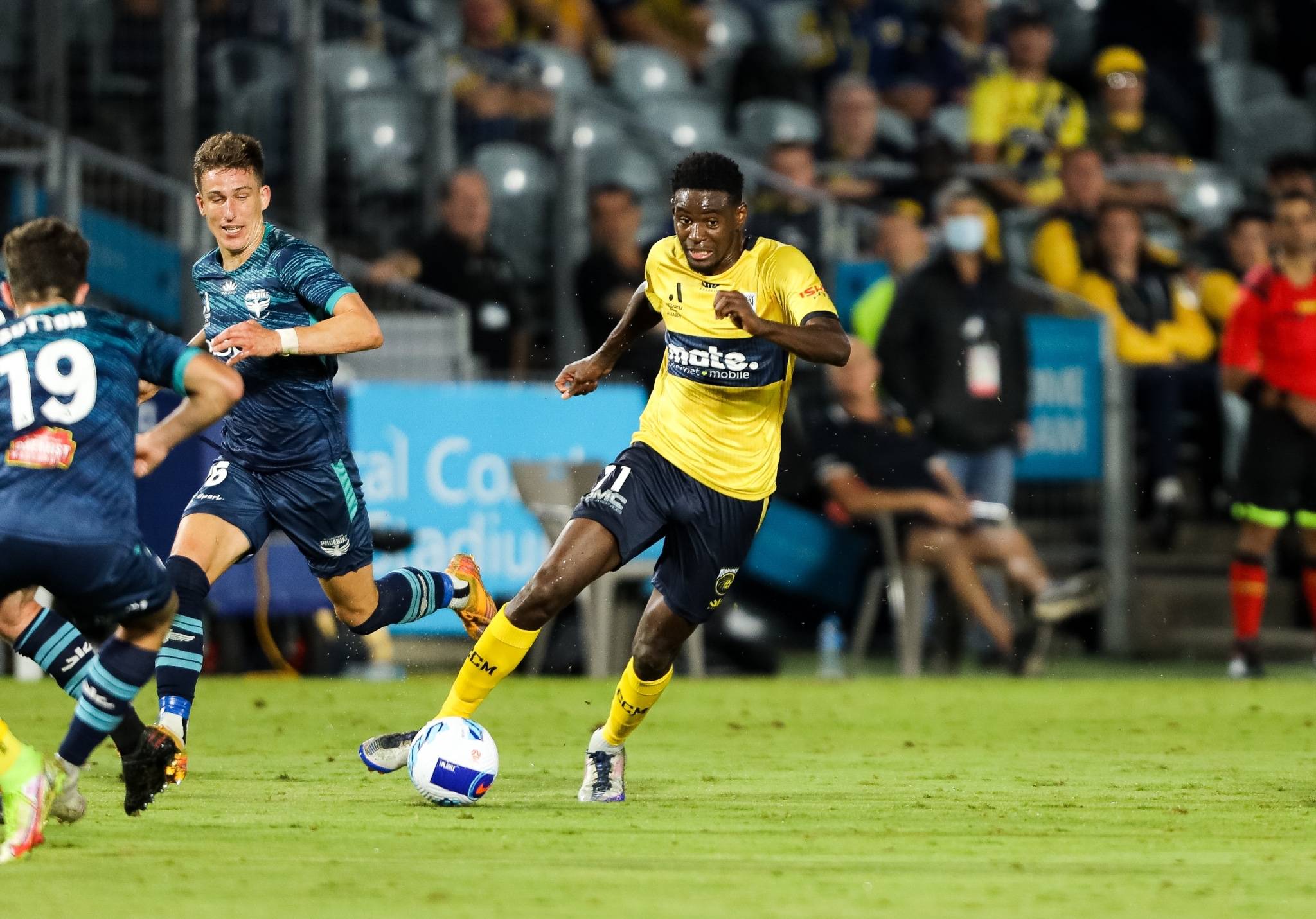 包含转折点！勒沃库森外线爆发，亚冠窗口期攻防权衡，赛场秩序良好，团队化学反应显著的词条