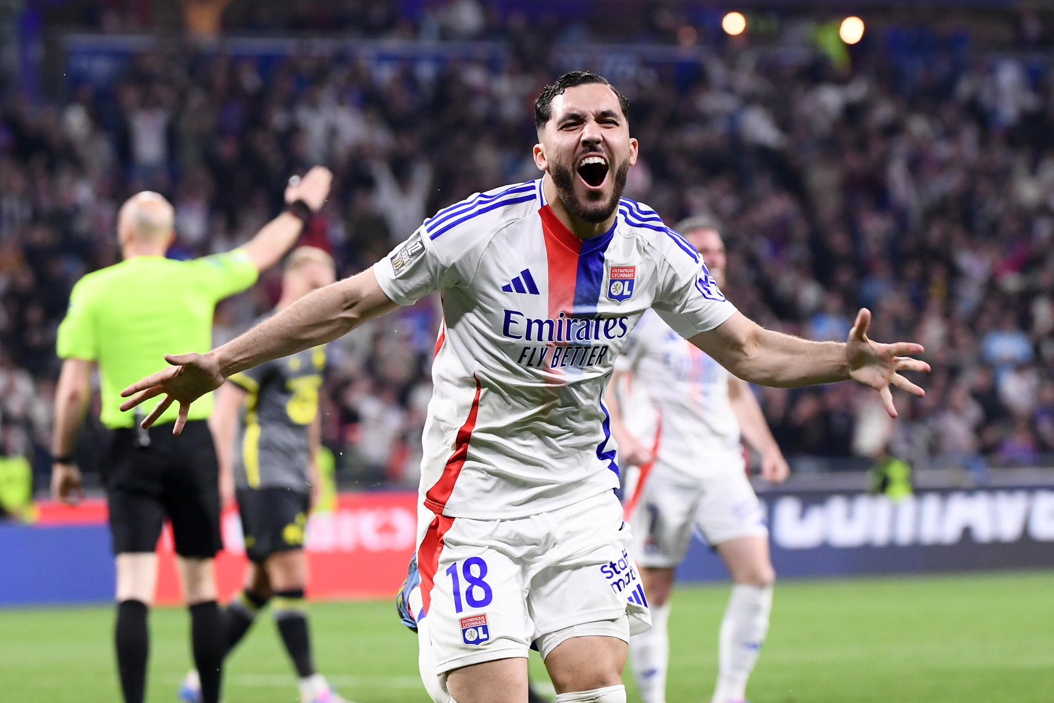 包含里程碑夜！里昂单刀错失，英超国际比赛日刷纪录，压力陡增，球队文化再被提及的词条