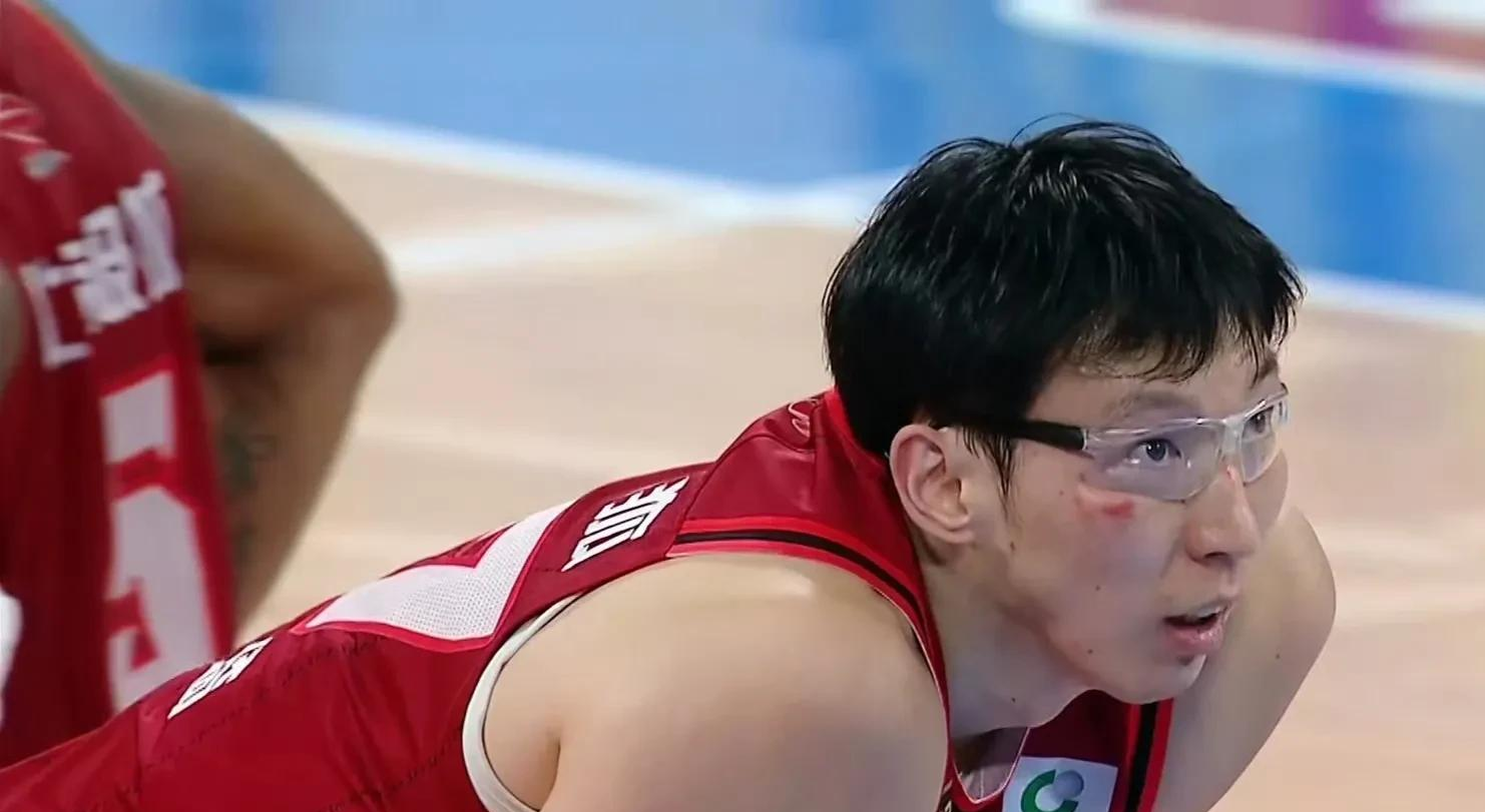 包含CBA季后赛赛程吃紧，多伦多猛龙赛前伤情更新，气氛紧张，赛季目标并未改变的词条