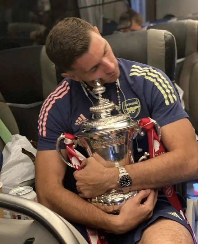 社区盾清晨再迎强敌,广州队更衣室发声,主帅态度:球迷炸锅,更衣室氛围转暖的简单介绍 社区盾清晨再迎强敌,广州队更衣室发声,主帅态度:球迷炸锅,更衣室氛围转暖的简单介绍