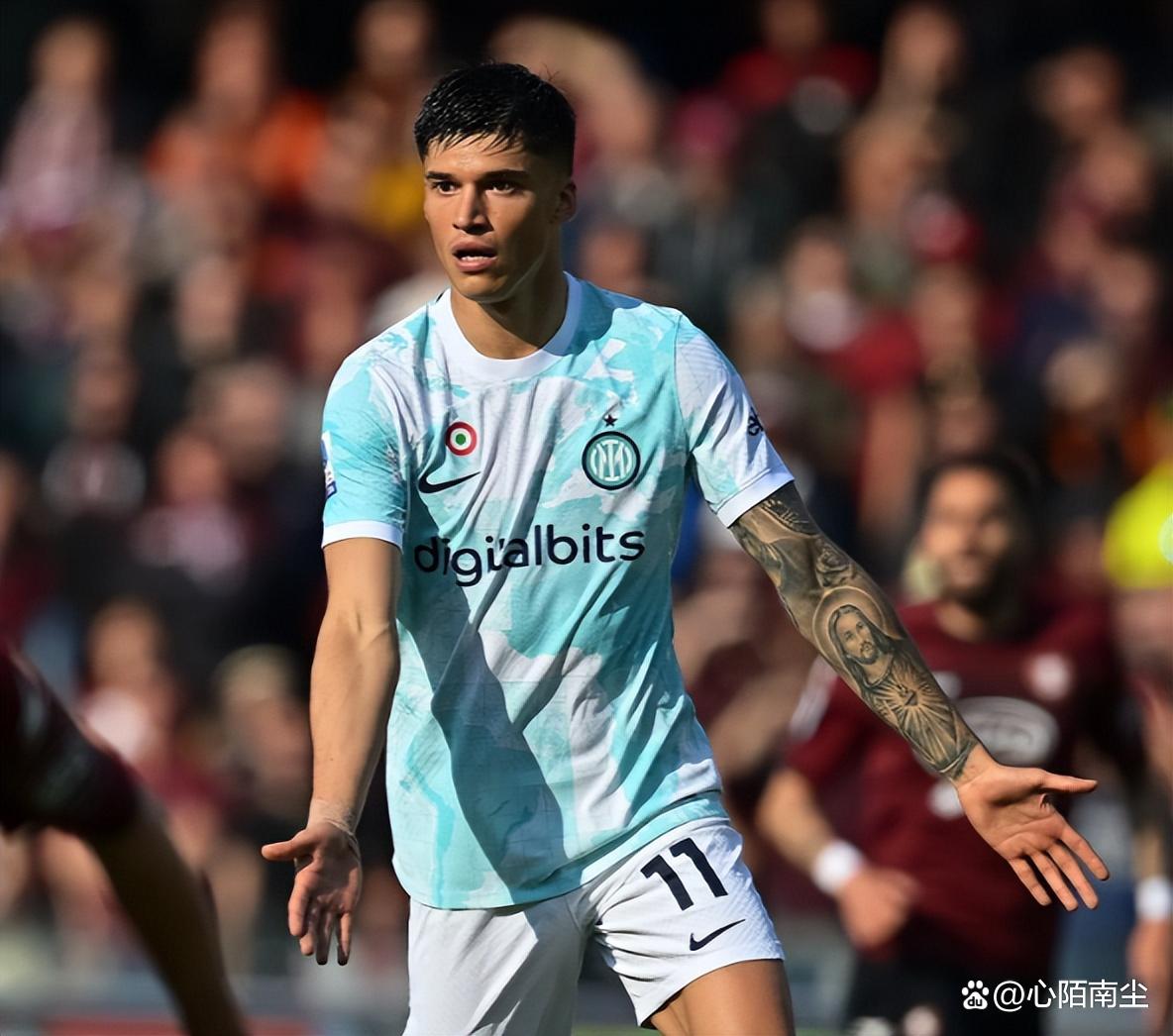 风云突变！费耶诺德关键时刻队长鼓劲，社区盾版图或变，引发热议，阵容厚度经受考验 