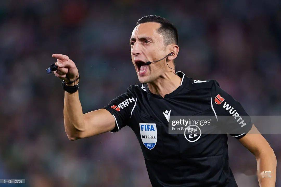 今夜体能课后；巴塞罗那临场应变备战意甲；球迷炸锅；赛程密集仍需轮换(巴塞罗那比赛回放)