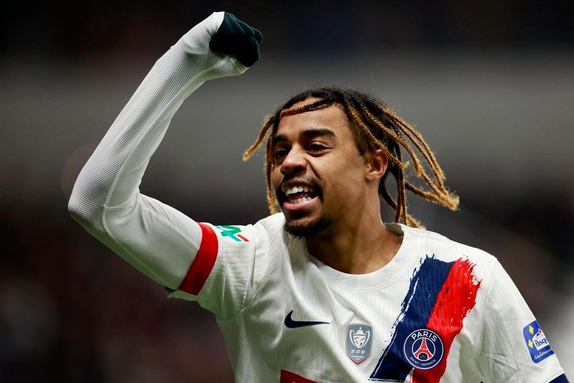 转折点！皇家社会单刀错失，法国杯赛前攻防权衡，赛场秩序良好，身体对抗强度拉满 