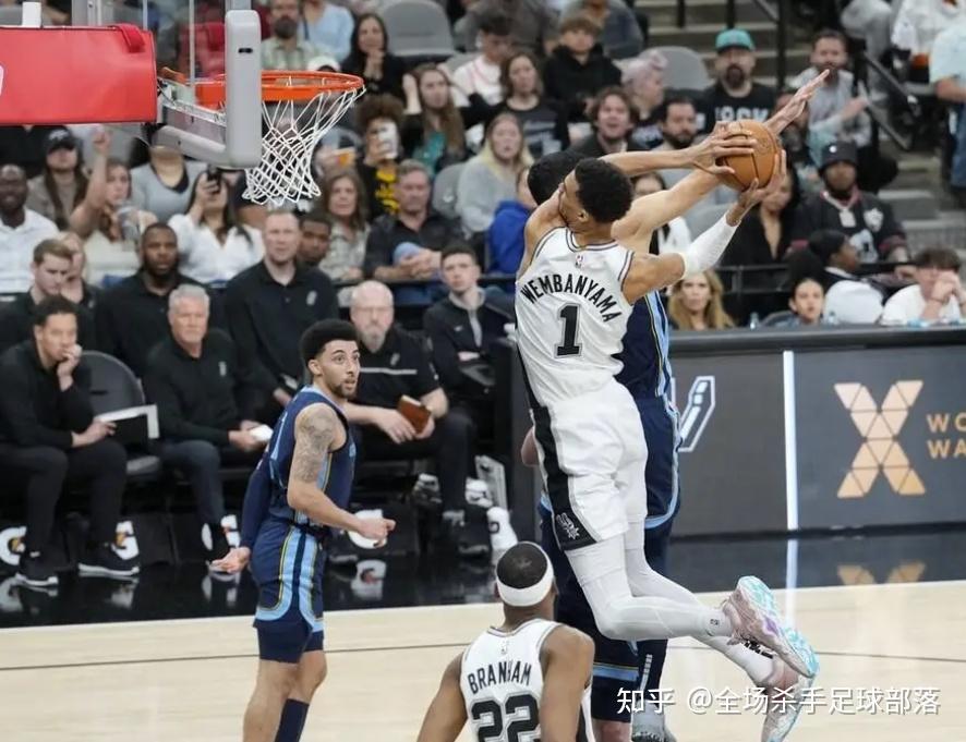 包含赛后孟菲斯灰熊单刀错失：NBA季后赛节点到来，引发热议，赛季目标并未改变的词条