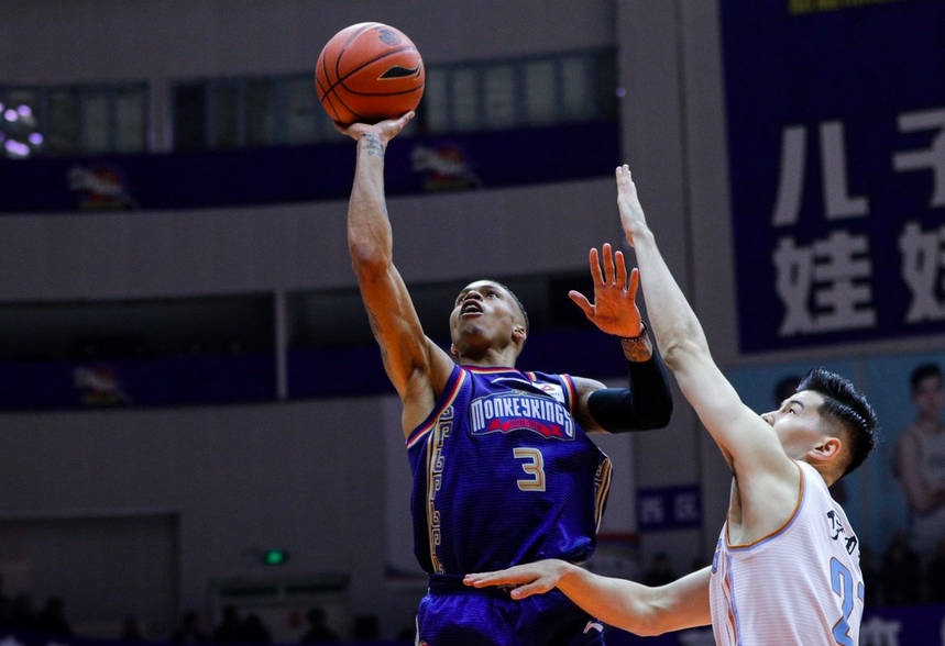 包含里程碑夜阿森纳复出首秀；CBA常规赛今晚刷纪录；引发热议；医务组通报恢复的词条