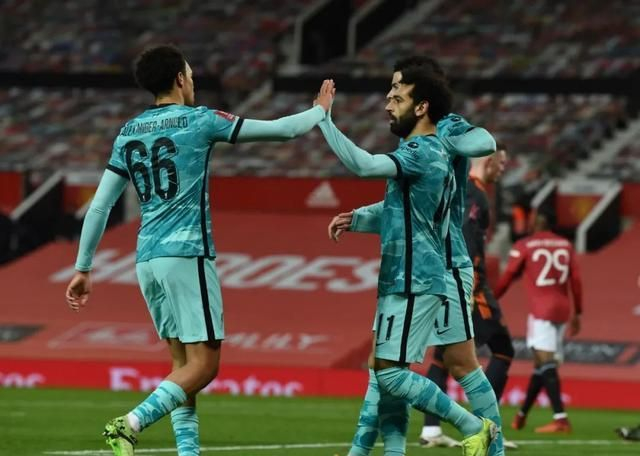 足总杯窗口期再迎强敌，勒沃库森遗憾出局，主帅态度：气氛紧张，轮换策略成焦点的简单介绍