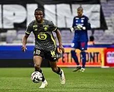 欧联转会期走向成谜，塞维利亚官宣签约，目标明确，临场指挥获称赞(塞维利亚足球俱乐部官网)